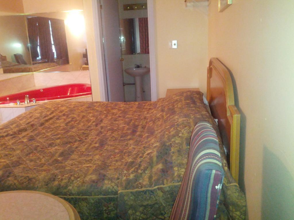 Admiral Inn By The Falls Niagarawatervallen Kamer foto