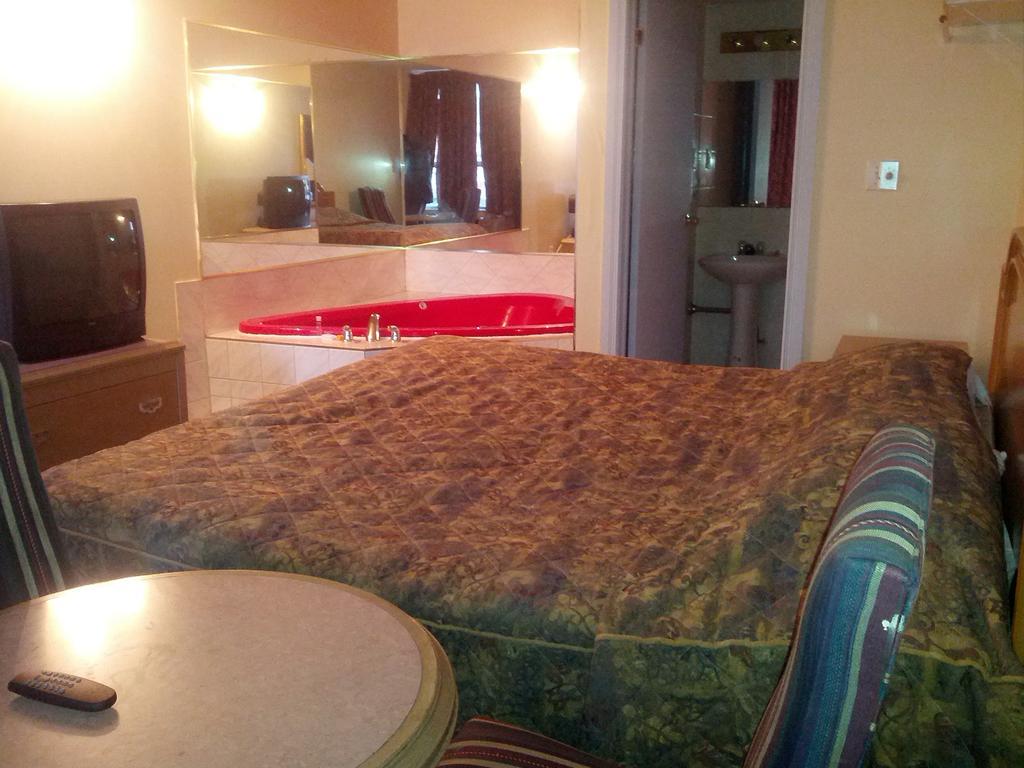 Admiral Inn By The Falls Niagarawatervallen Kamer foto