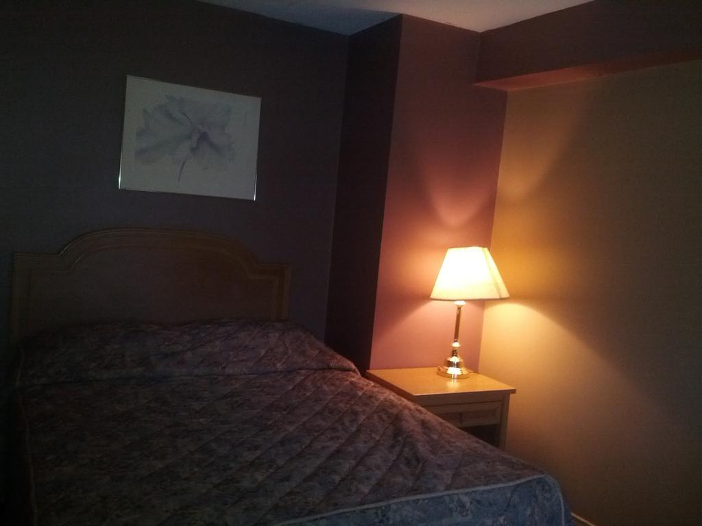 Admiral Inn By The Falls Niagarawatervallen Kamer foto