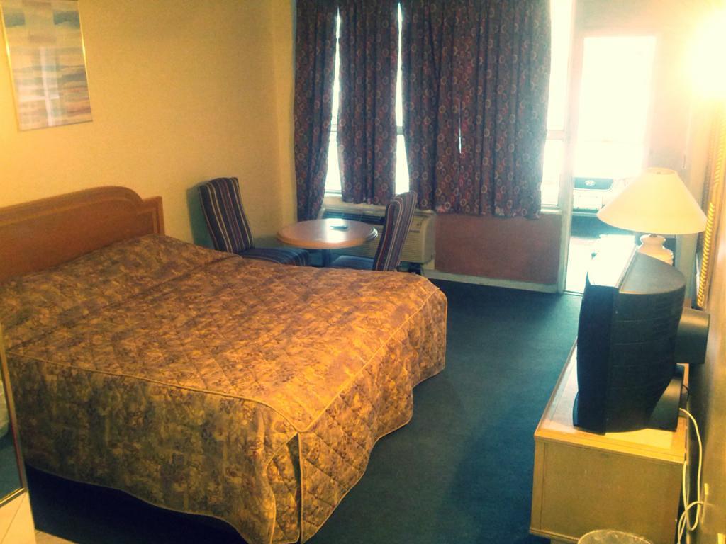 Admiral Inn By The Falls Niagarawatervallen Kamer foto