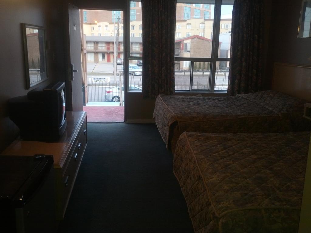 Admiral Inn By The Falls Niagarawatervallen Kamer foto
