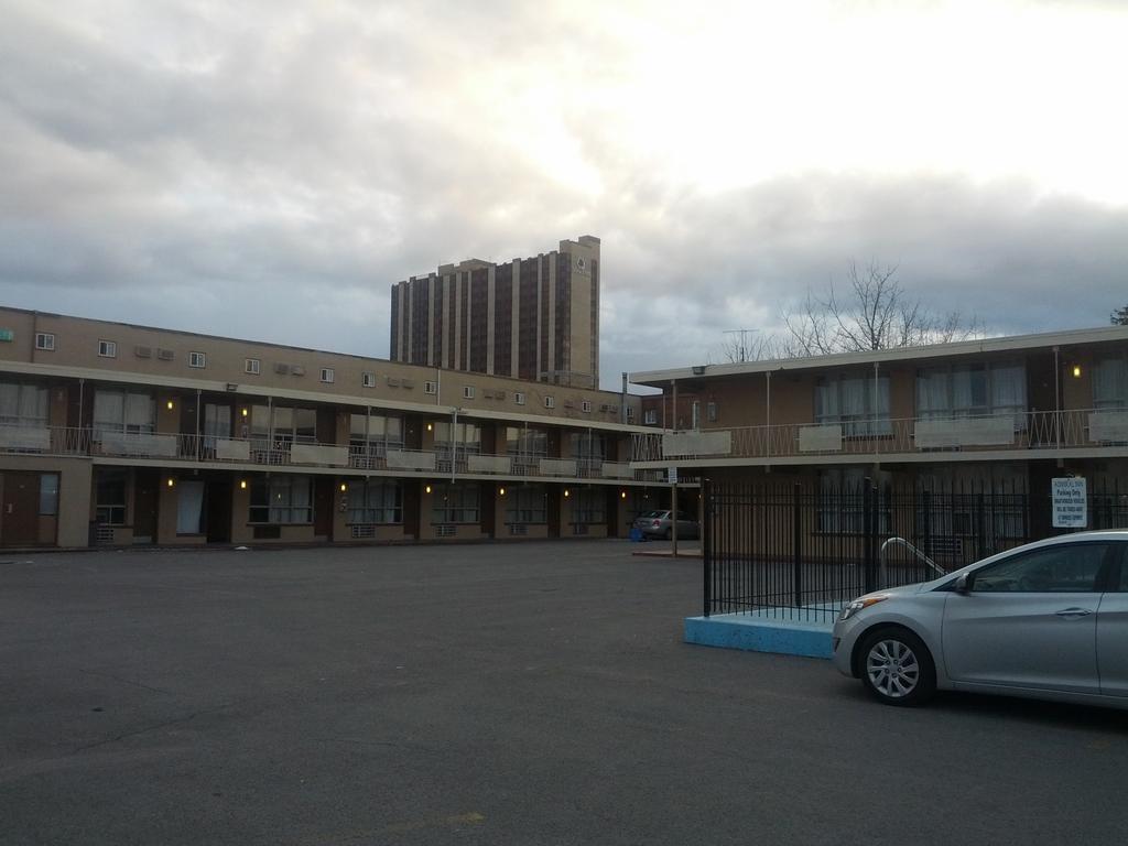 Admiral Inn By The Falls Niagarawatervallen Buitenkant foto